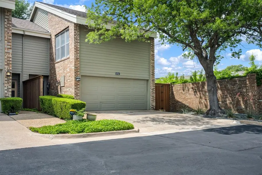 6702 E Northwest Highway, Dallas, TX 75231