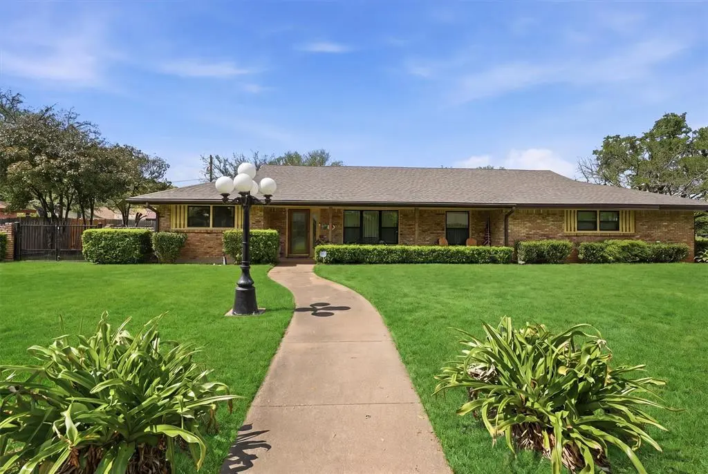 1226 Crestwood Drive, Cleburne, TX 76033