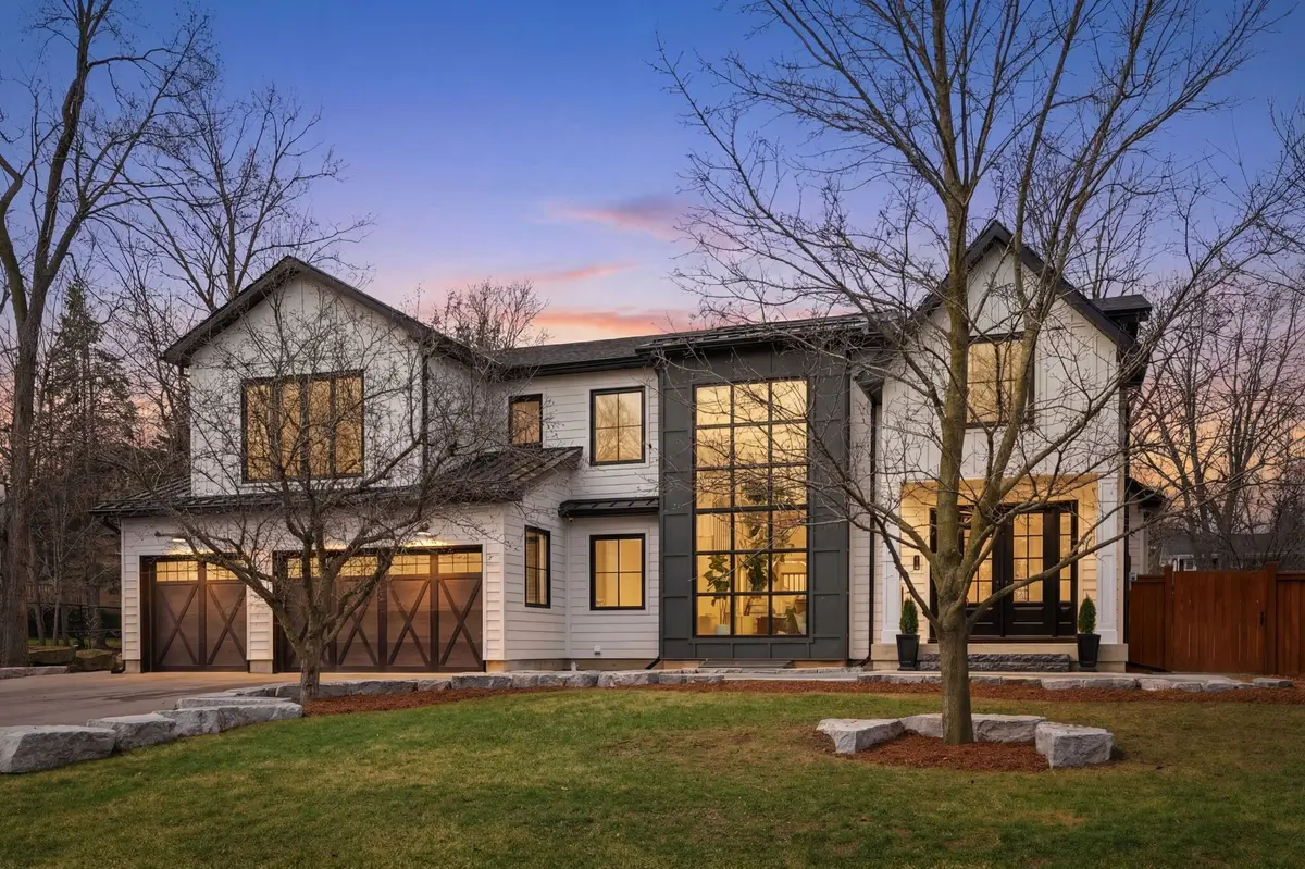 136 ROCKCLIFFE RD, Hamilton, ON L9H 7H3