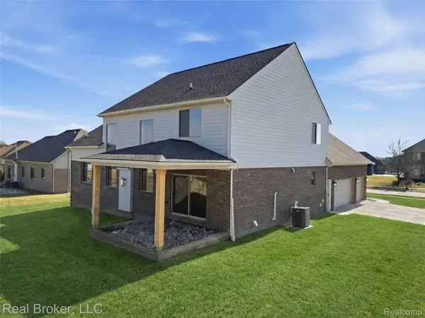 35689 WINDRIDGE DR, New Baltimore, MI 48047