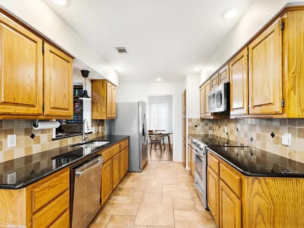 6619 Saddle Ridge Road, Arlington, TX 76016