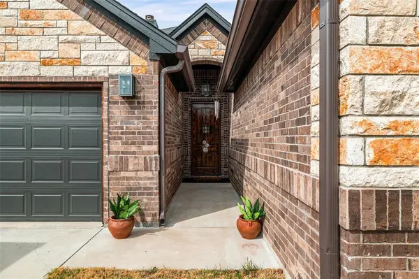 1306 E Apache Trail, Granbury, TX 76048