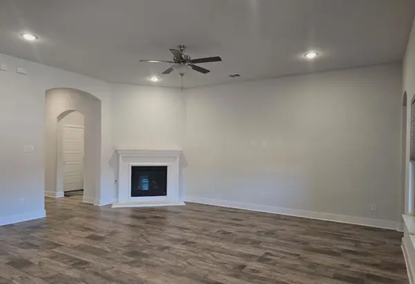 126 Creekside Drive, Sanger, TX 76266