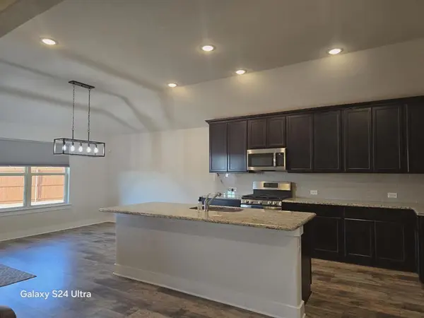 126 Creekside Drive, Sanger, TX 76266