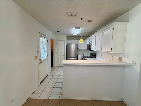 805 Hillbrooke Drive, Arlington, TX 76001