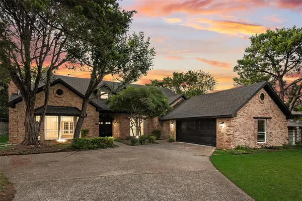 811 Cobblestone Court, Cedar Hill, TX 75104