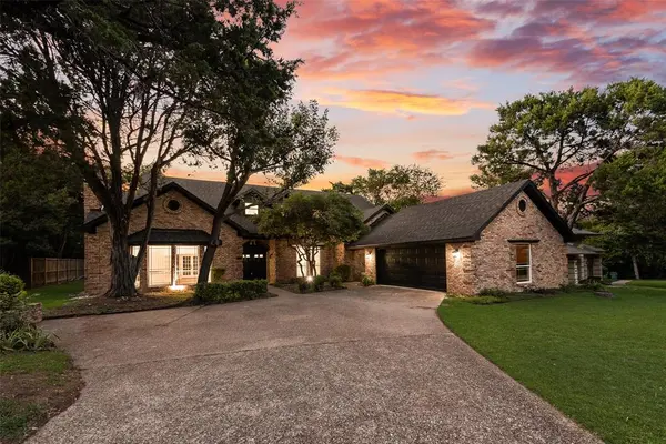 811 Cobblestone Court, Cedar Hill, TX 75104