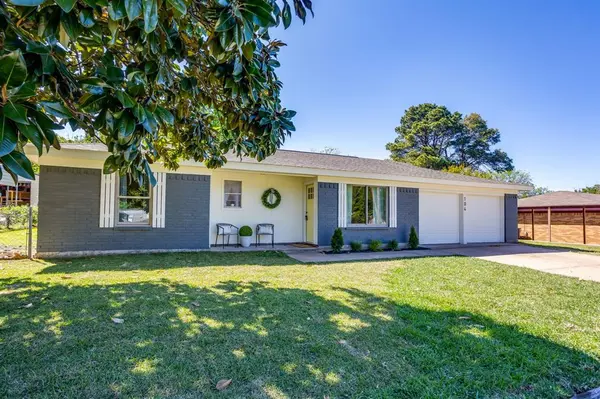 104 Thomas Street, Joshua, TX 76058