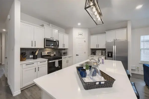 9801 Elk Falls Lane, Aubrey, TX 76227