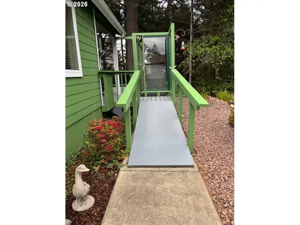 1484 SEACREST LN, Brookings, OR 97415