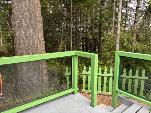 1484 SEACREST LN, Brookings, OR 97415