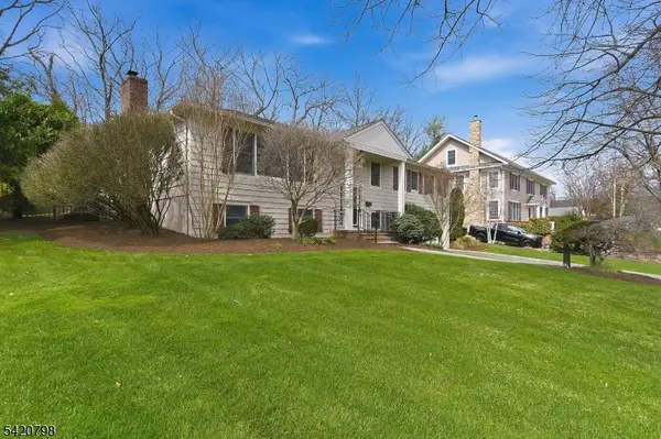61 Barchester Way, Westfield Town, NJ 07090