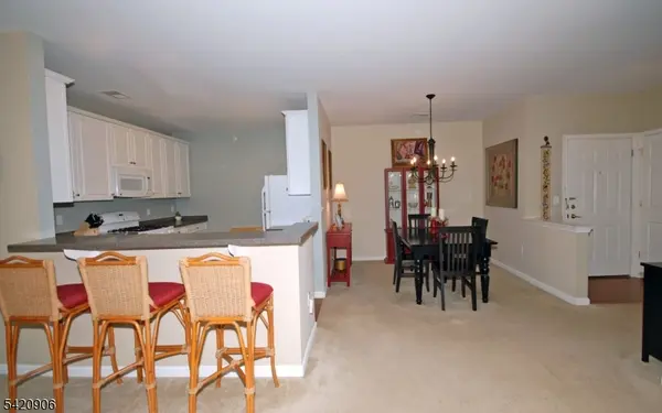 5 Slate Ct, Woodland Park, NJ 07424