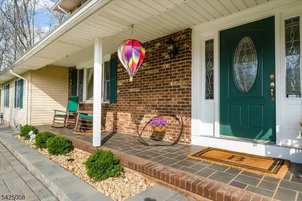 6 Camila Dr, Franklin Twp., NJ 08867