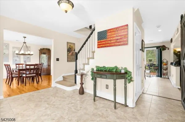 6 Camila Dr, Franklin Twp., NJ 08867