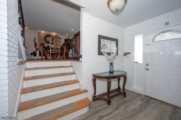 802 Riverbend Dr, Clark Twp., NJ 07066