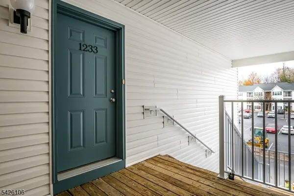 1233 Waterford Dr, Edison Twp., NJ 08817