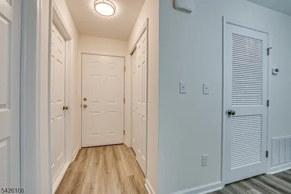 1233 Waterford Dr, Edison Twp., NJ 08817