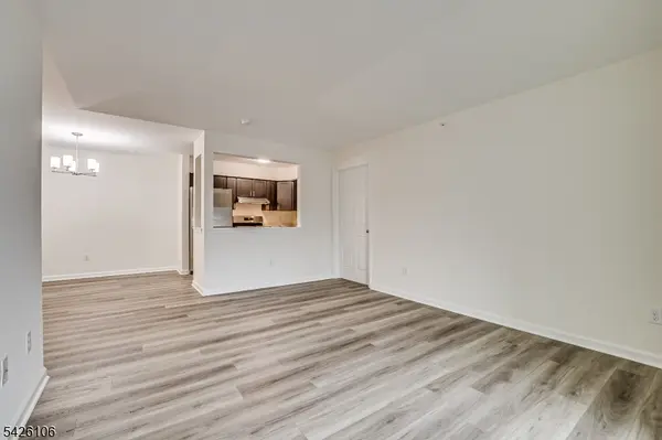 1233 Waterford Dr, Edison Twp., NJ 08817