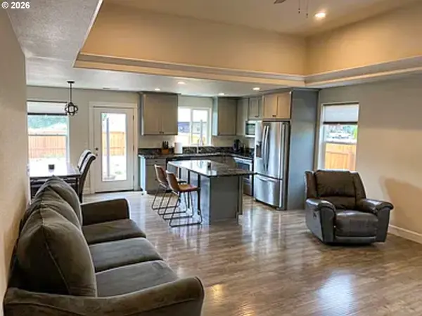 165 COLLINS RD, Winston, OR 97496