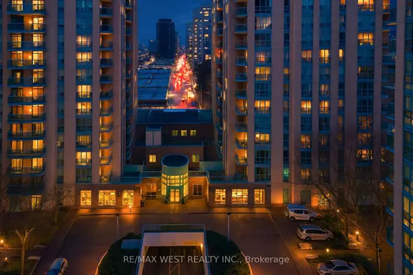 22 Olive AVE #216, Toronto C14, ON M2N 7G6