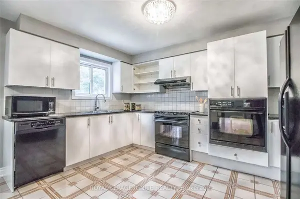 11 Carisbrooke SQ, Toronto E11, ON M1B 4M2