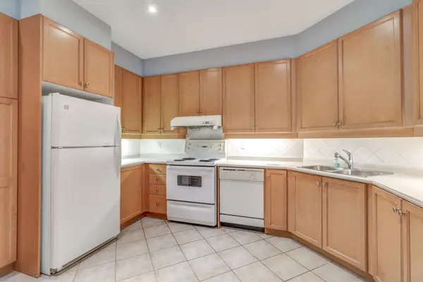 228 Bonis AVE #102, Toronto E05, ON M1T 3W4