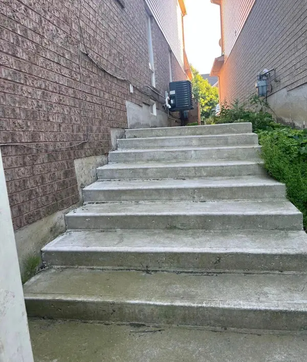 1585 Avonmore SQ, Pickering, ON L1V 7H5