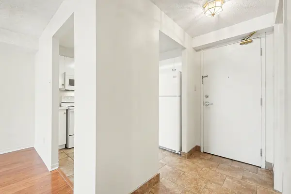 1440 HERON RD #402, Hunt Club - South Keys And Area, ON K1V 0X2