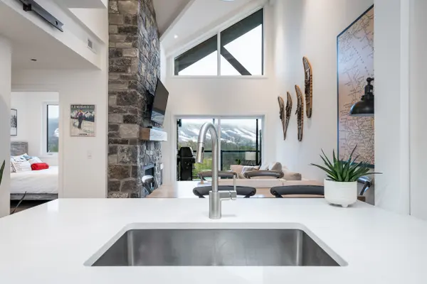 16 Beckwith LN #404, Blue Mountains, ON L9Y 0H2