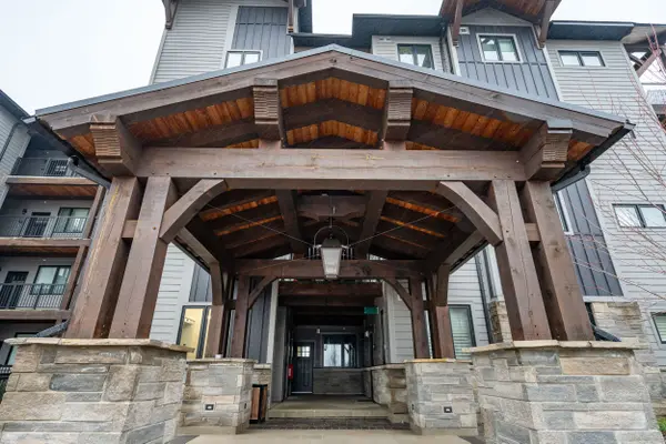 16 Beckwith LN #404, Blue Mountains, ON L9Y 0H2