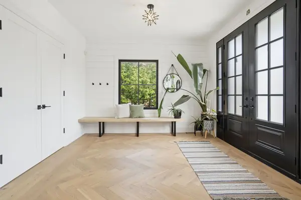 136 ROCKCLIFFE RD, Hamilton, ON L9H 7H3