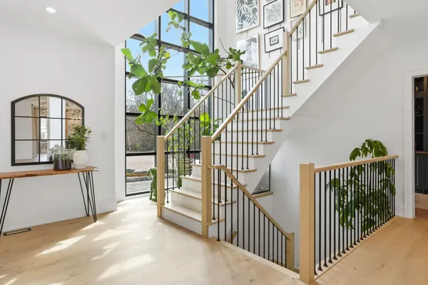 136 ROCKCLIFFE RD, Hamilton, ON L9H 7H3