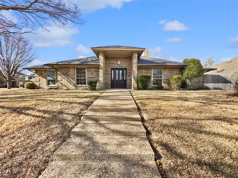 401 Kenshire Drive, Benbrook, TX 76126