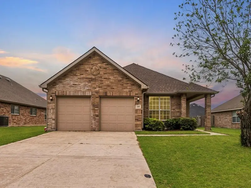 210 Silver Spur Drive, Waxahachie, TX 75165