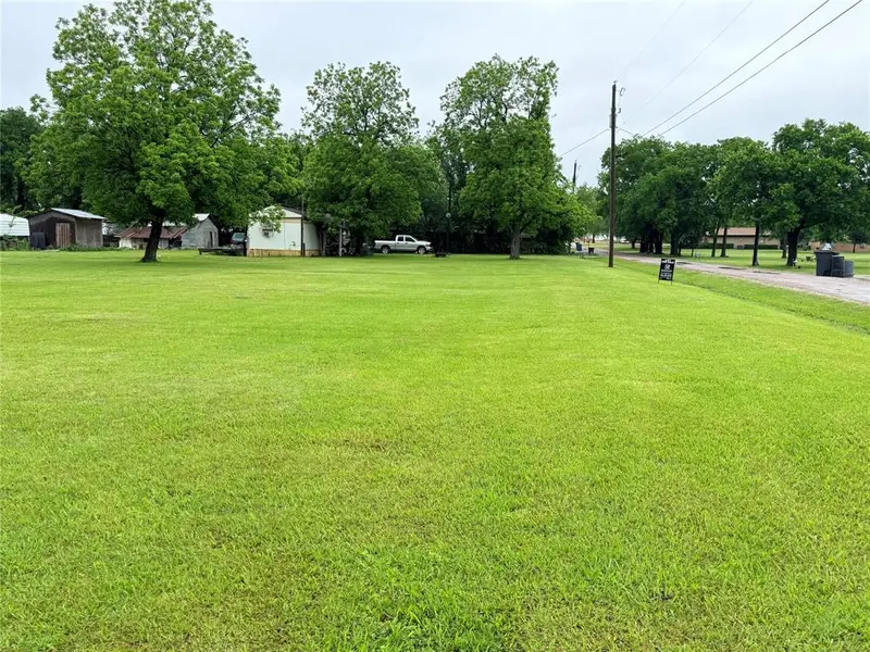 208 S Porch Street, Tioga, TX 76271