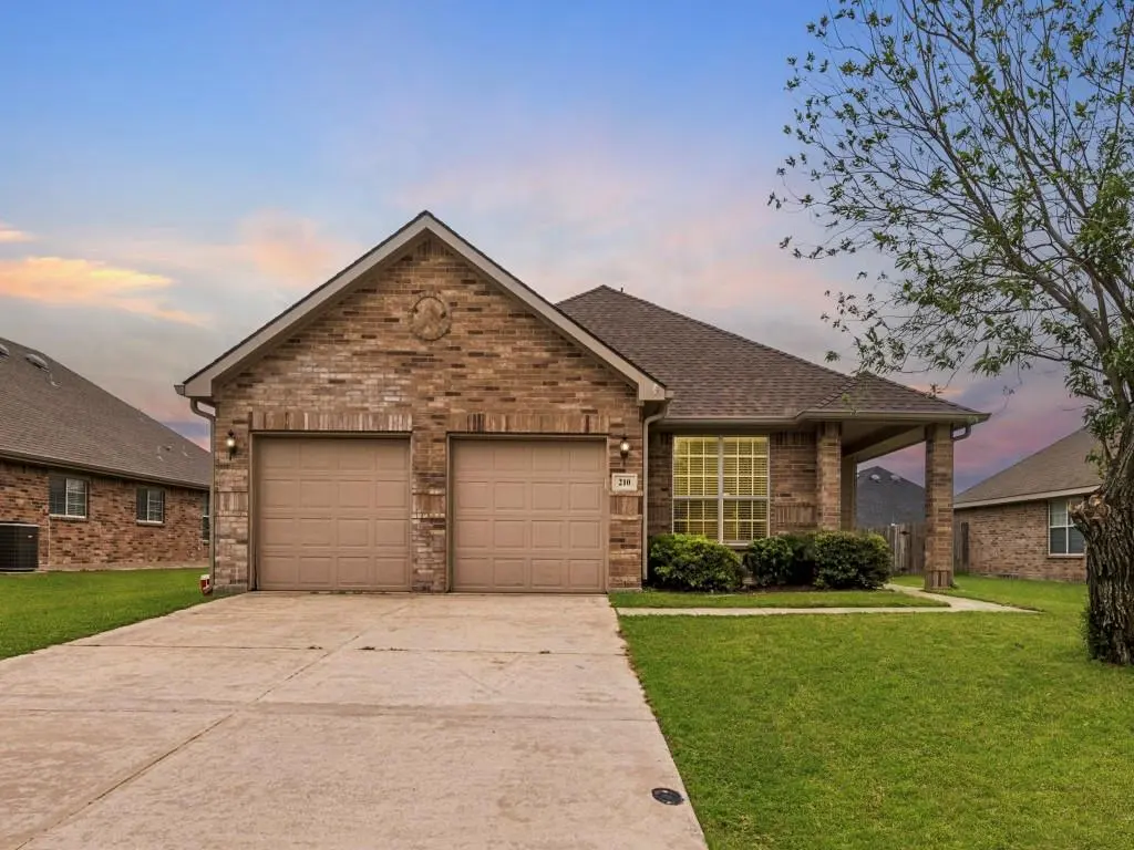 210 Silver Spur Drive, Waxahachie, TX 75165