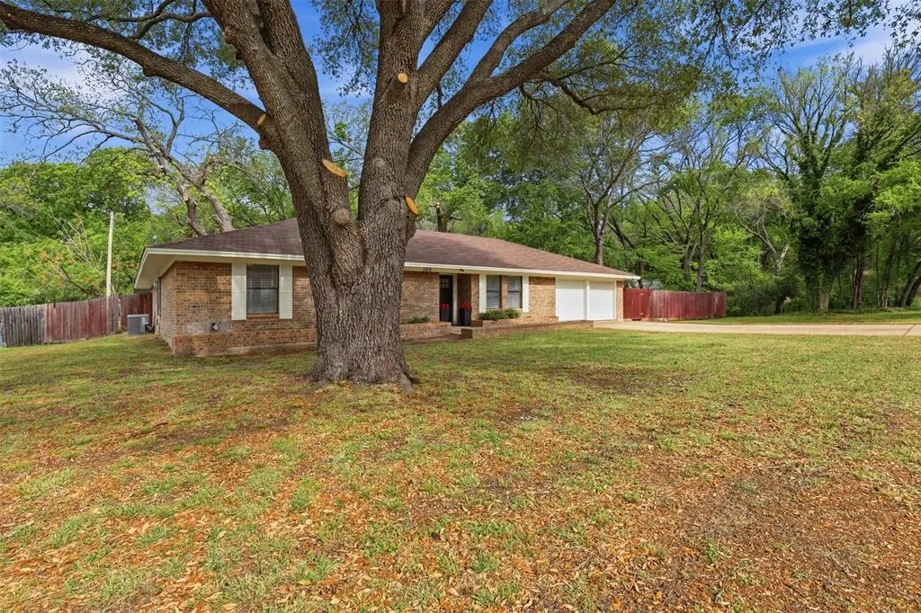 300 Hidden Valley Drive, Aledo, TX 76008