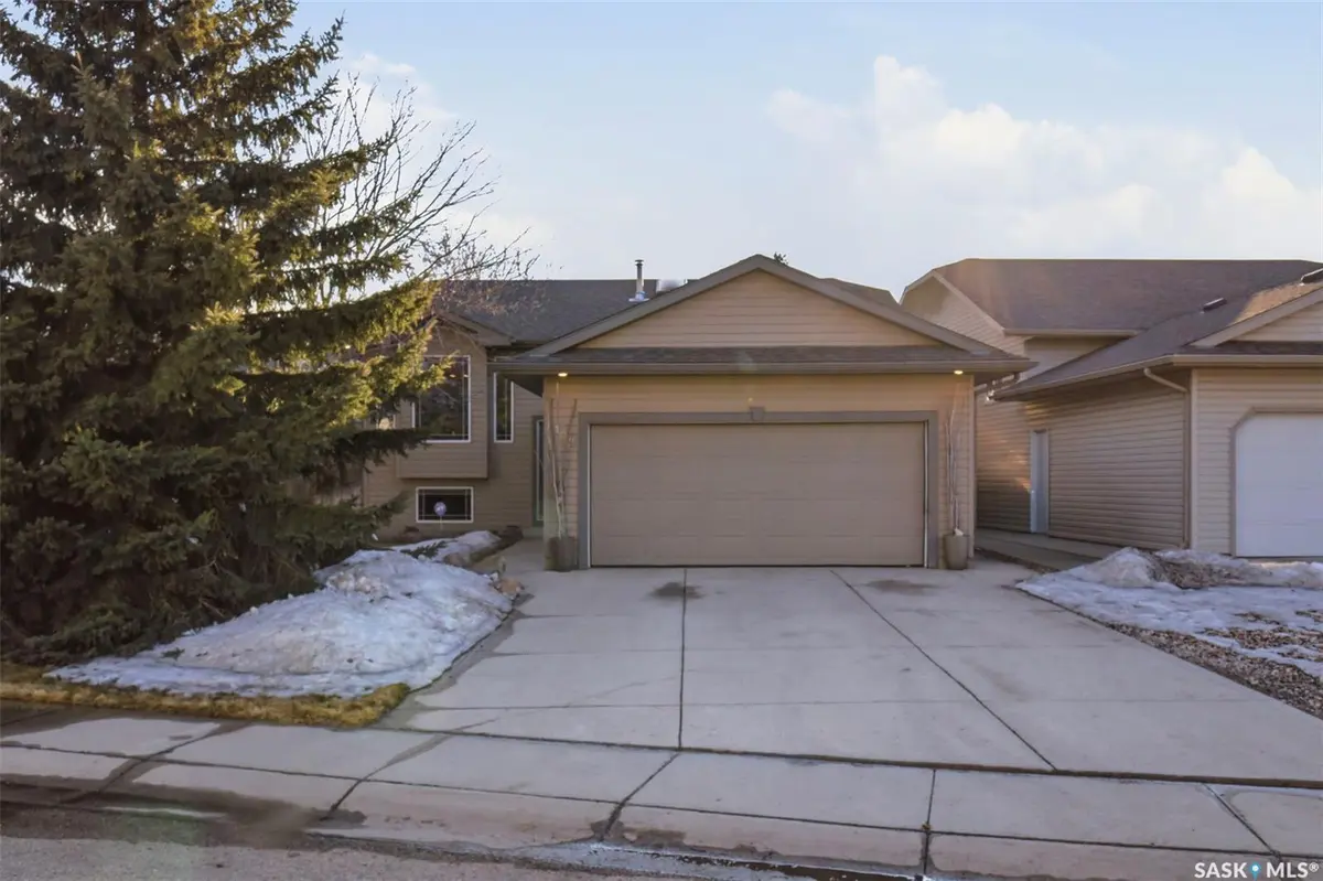 402 Overholt CRESCENT, Saskatoon, SK S7N 4S9