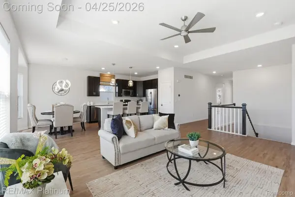 8050 Carston LN, Green Oak Township, MI 48116