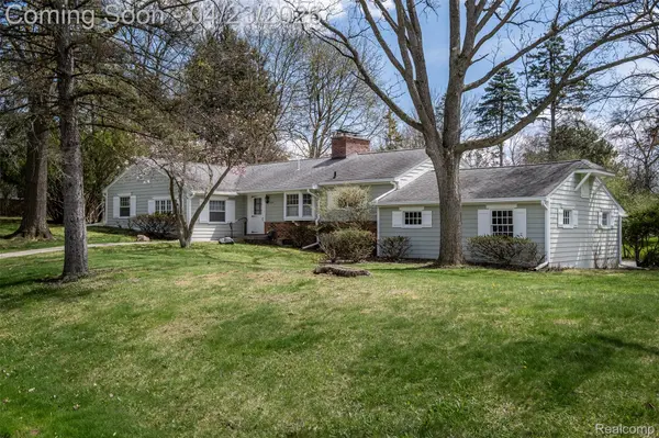 1895 West Bend DR, Bloomfield Charter Township, MI 48302