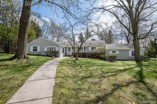 1895 West Bend DR, Bloomfield Charter Township, MI 48302