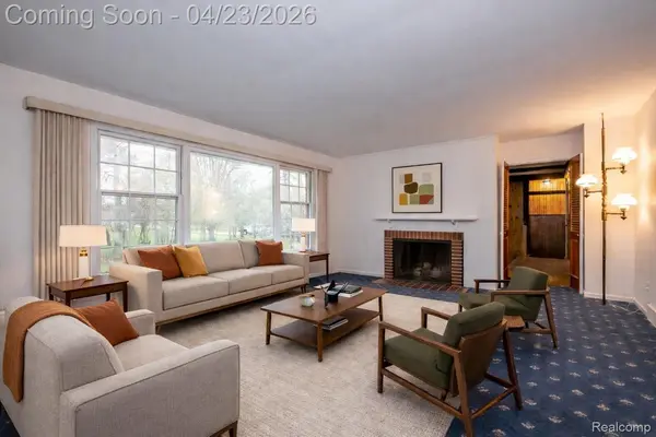 1895 West Bend DR, Bloomfield Charter Township, MI 48302