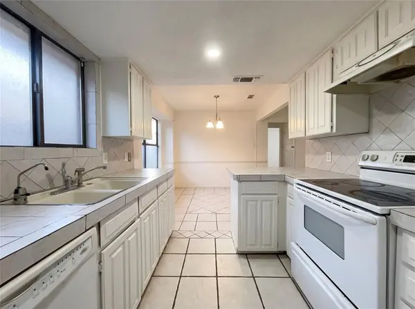 709 Sandy Trail, Fort Worth, TX 76120