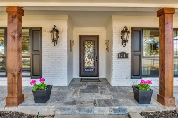 1710 N Dickerson, Pantego, TX 76013