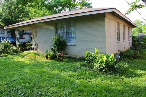 215 E 15th Street, Irving, TX 75060