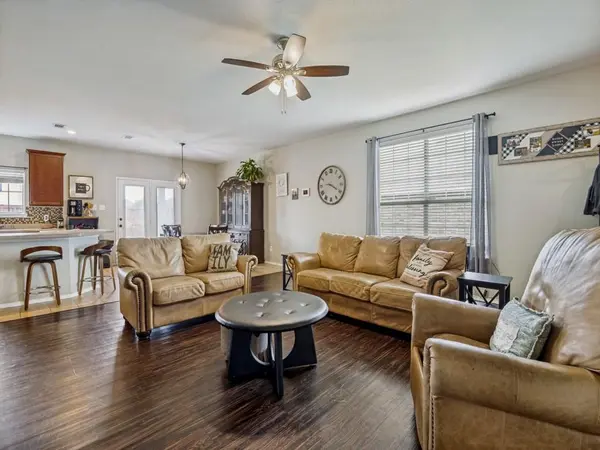 210 Silver Spur Drive, Waxahachie, TX 75165