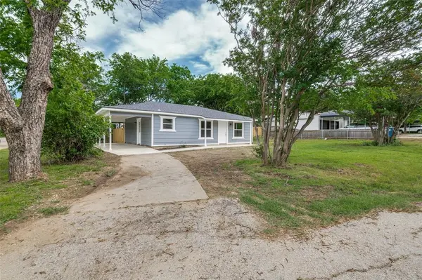 210 W Shelton Street, Alvarado, TX 76009