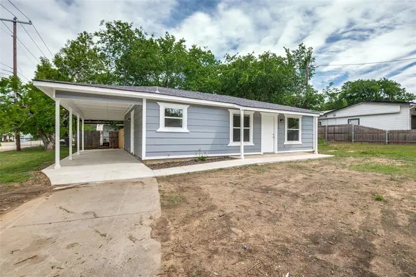 210 W Shelton Street, Alvarado, TX 76009