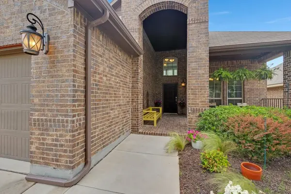 15724 Barton Ridge Drive, Fort Worth, TX 76177